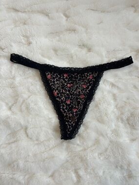 Victoria’s Secret Lace V String Thong Panty S